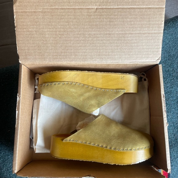 Bryr Clogs The Bean Monochrome in Yarrow 8 38 - Picture 11 of 11